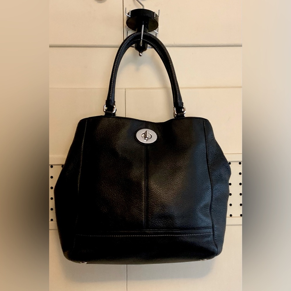 Vintage COACH Genuine Black Leather Handbag Purse No. F1393 - F23281 in EUC!